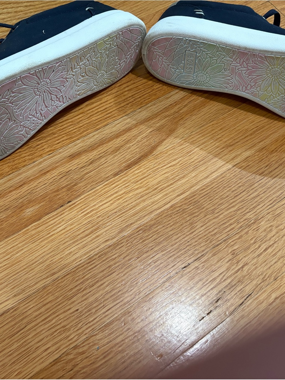 Women’s Sketchers Size 9 - Picture 2 of 4